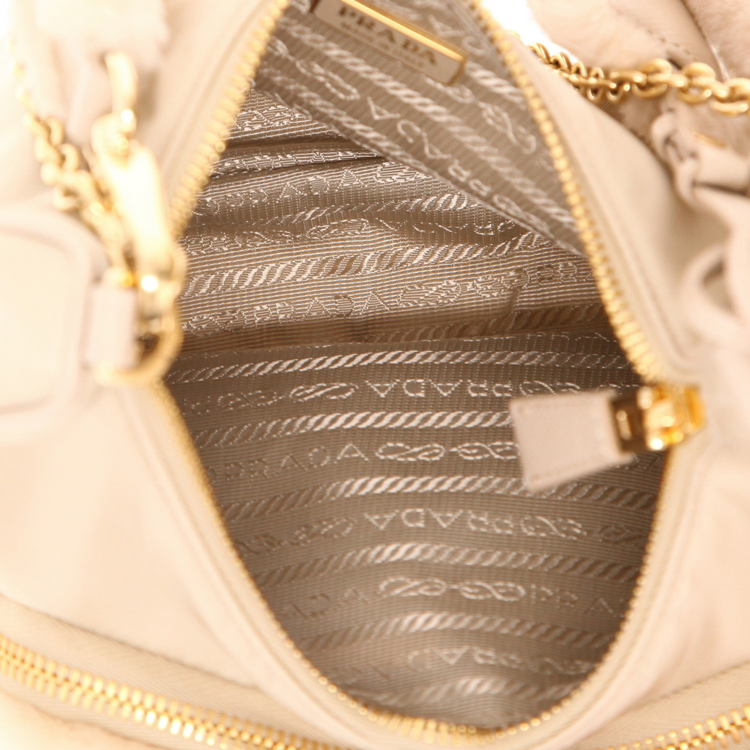 Borsa a tracolla Prada  Re-Edition 2005 in tela beige e  beige - Detail D3