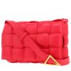 Bolso bandolera Bottega Veneta  Padded Cassette en cuero intrecciato rojo - 00pp thumbnail