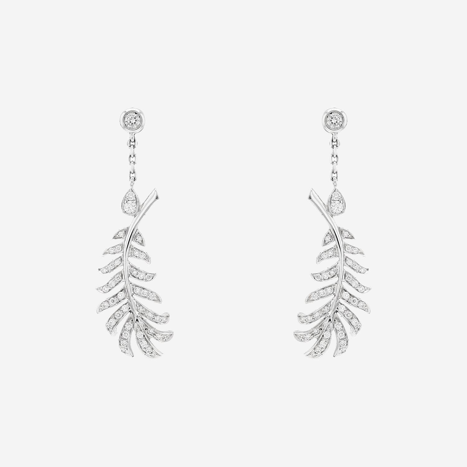 Paire de pendants d'oreilles Chanel Plume de Chanel en or blanc et diamants