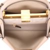 Bolso bandolera Fendi  Peekaboo ISeeU en cuero beige - Detail D3 thumbnail