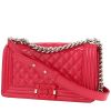 Bolso bandolera Chanel  Boy en charol acolchado rosa - 00pp thumbnail