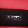 Bolso bandolera Chanel  Boy en charol acolchado rosa - Detail D2 thumbnail