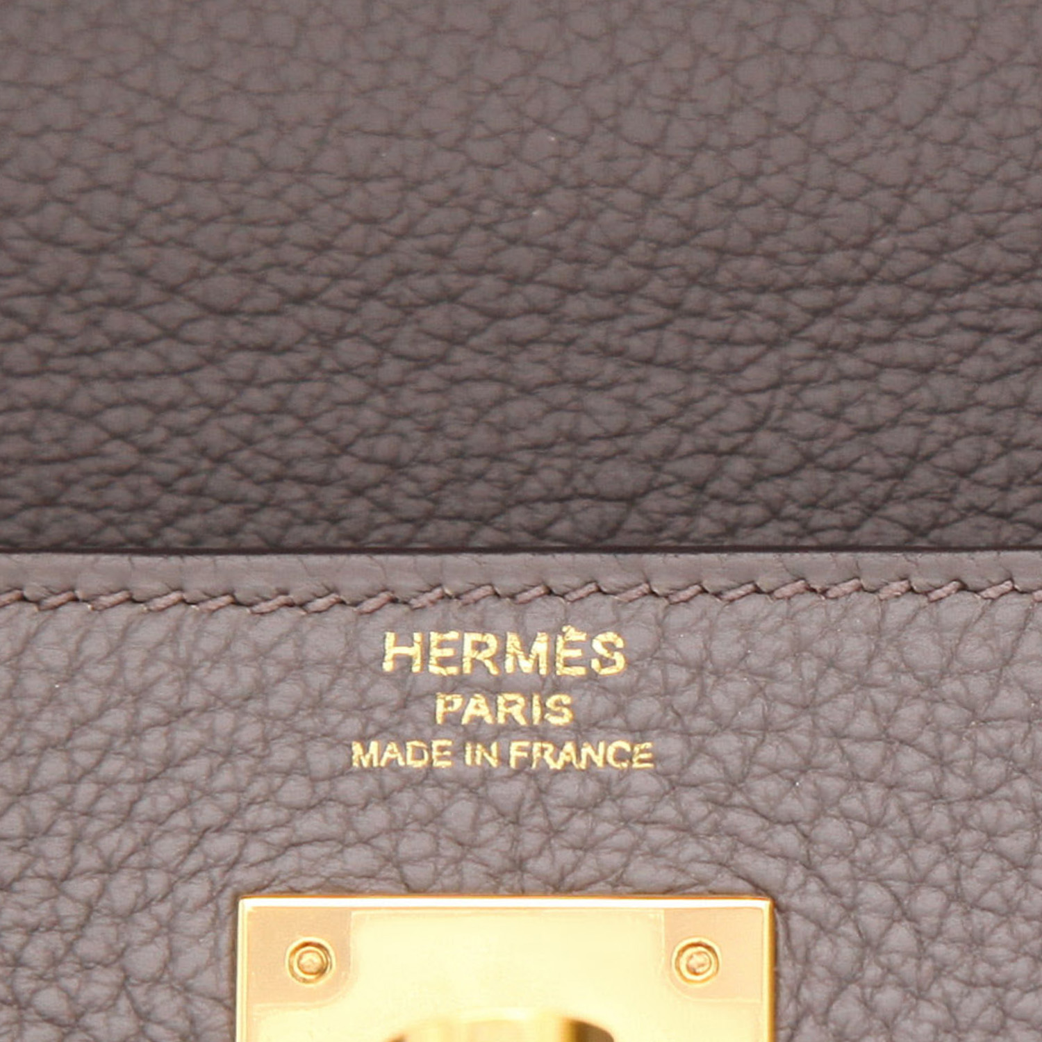 Hermès  Kelly 28 cm handbag  in grey togo leather - Detail D2