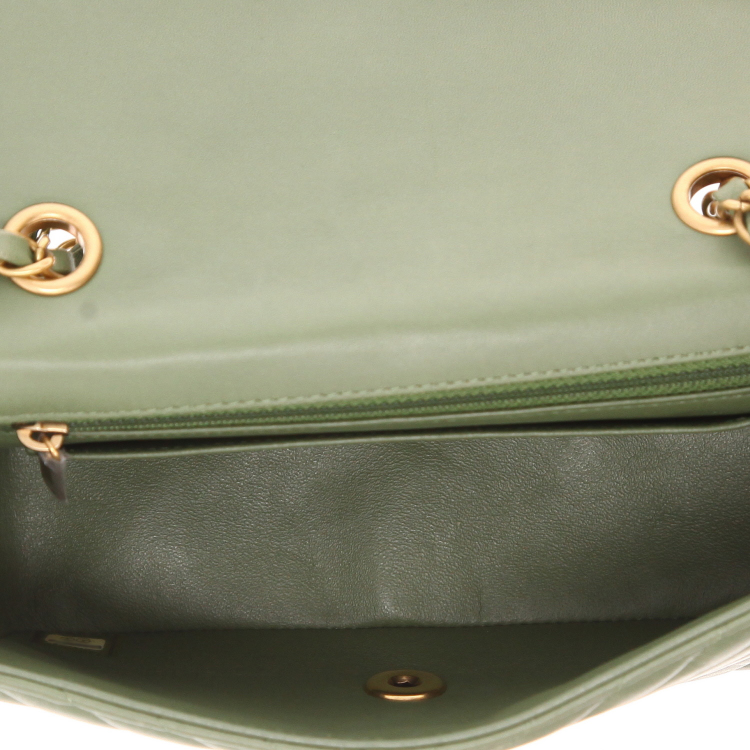 Chanel  Mini Timeless shoulder bag  in green chevron quilted leather - Detail D3