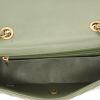 Sac bandoulière Chanel  Mini Timeless en cuir matelassé chevrons vert - Detail D3 thumbnail