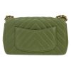 Sac bandoulière Chanel  Mini Timeless en cuir matelassé chevrons vert - Detail D4 thumbnail