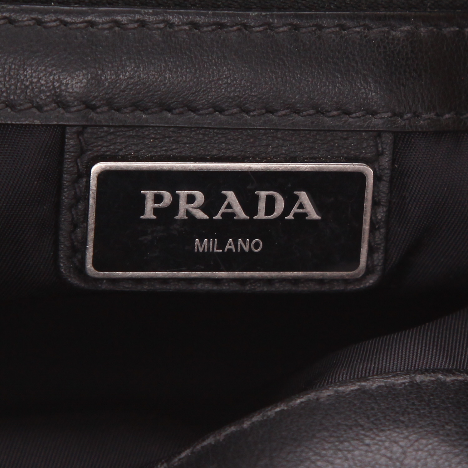 Bolso bandolera Prada   en cuero negro - Detail D2