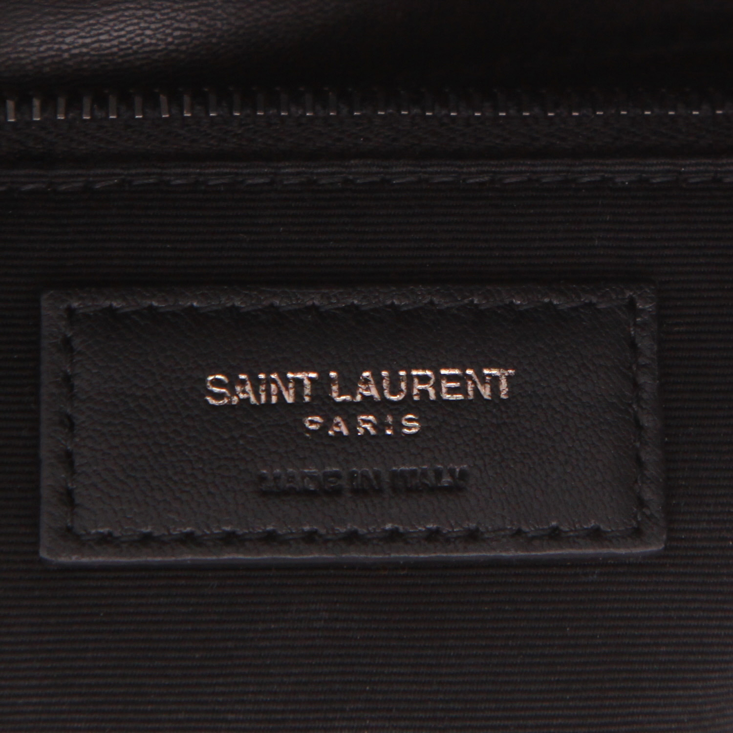 Sac bandoulière Saint Laurent  Puffer Toy en cuir matelassé noir - Detail D2