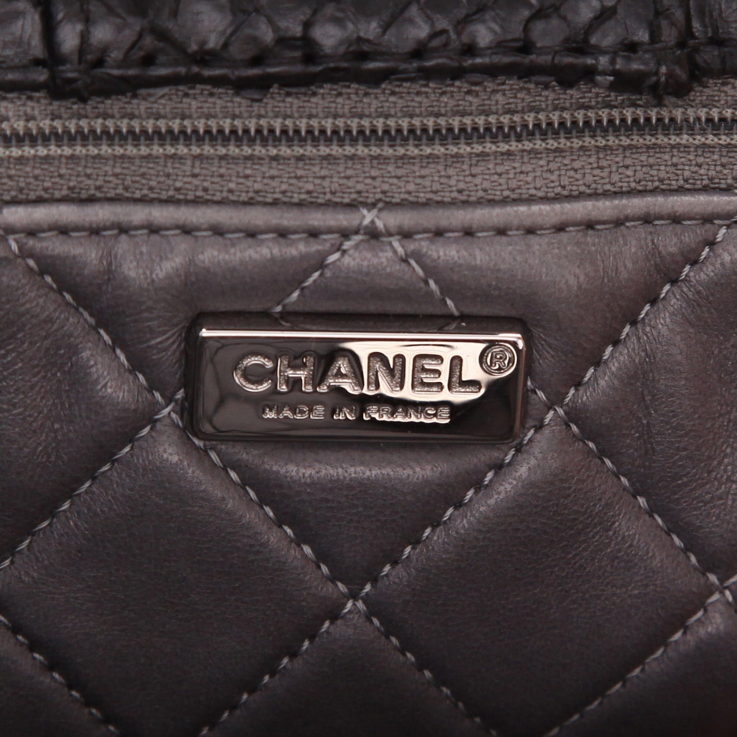 Chanel  Executive shopping bag  in black python - Detail D2