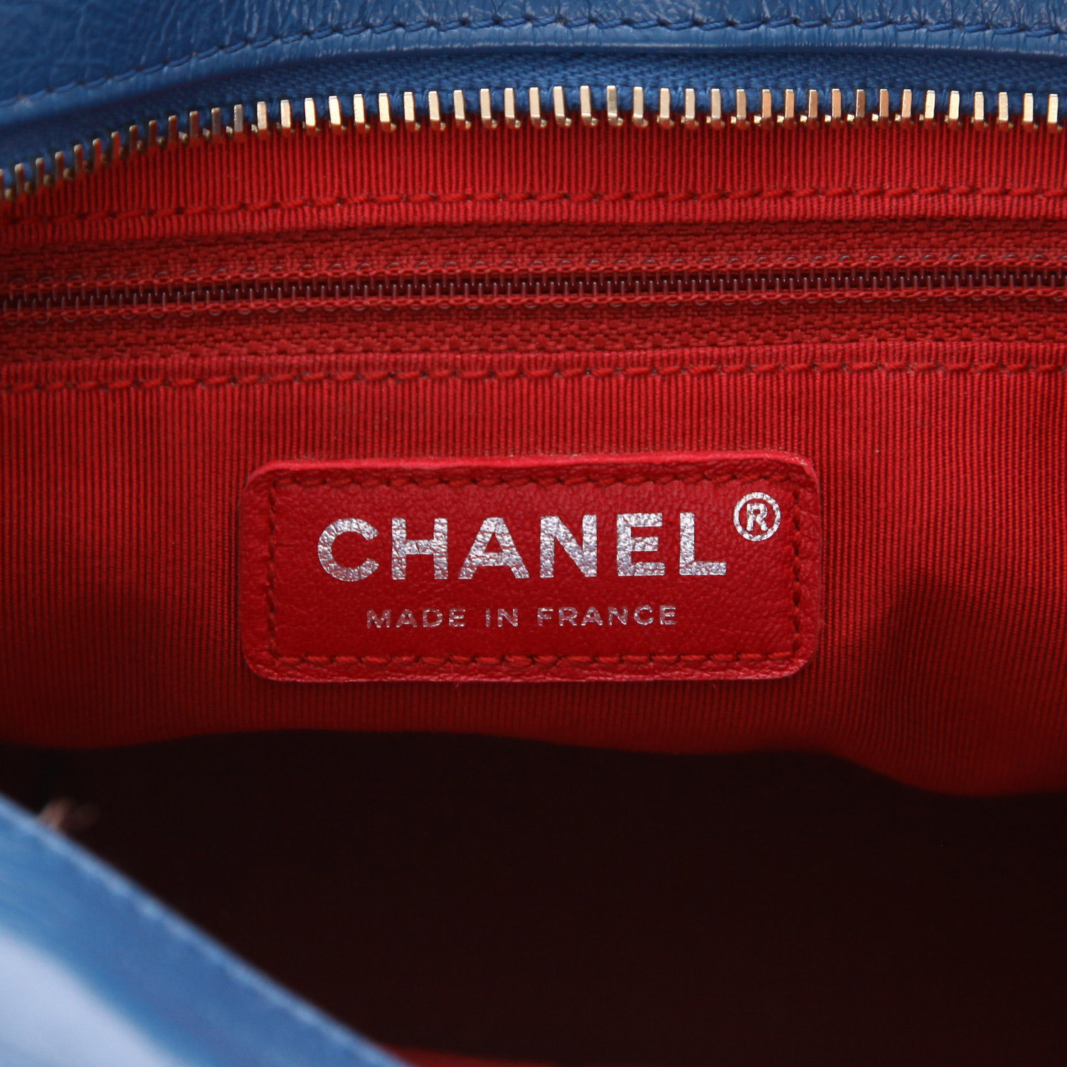 Bolso bandolera Chanel  Gabrielle  modelo mediano  en cuero verde y azul y nubuck rojo - Detail D2