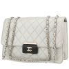 Chanel   shoulder bag  in silver quilted leather - 00pp thumbnail