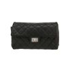 Chanel  Pochette ceinture clutch-belt  in black quilted grained leather - Detail D4 thumbnail