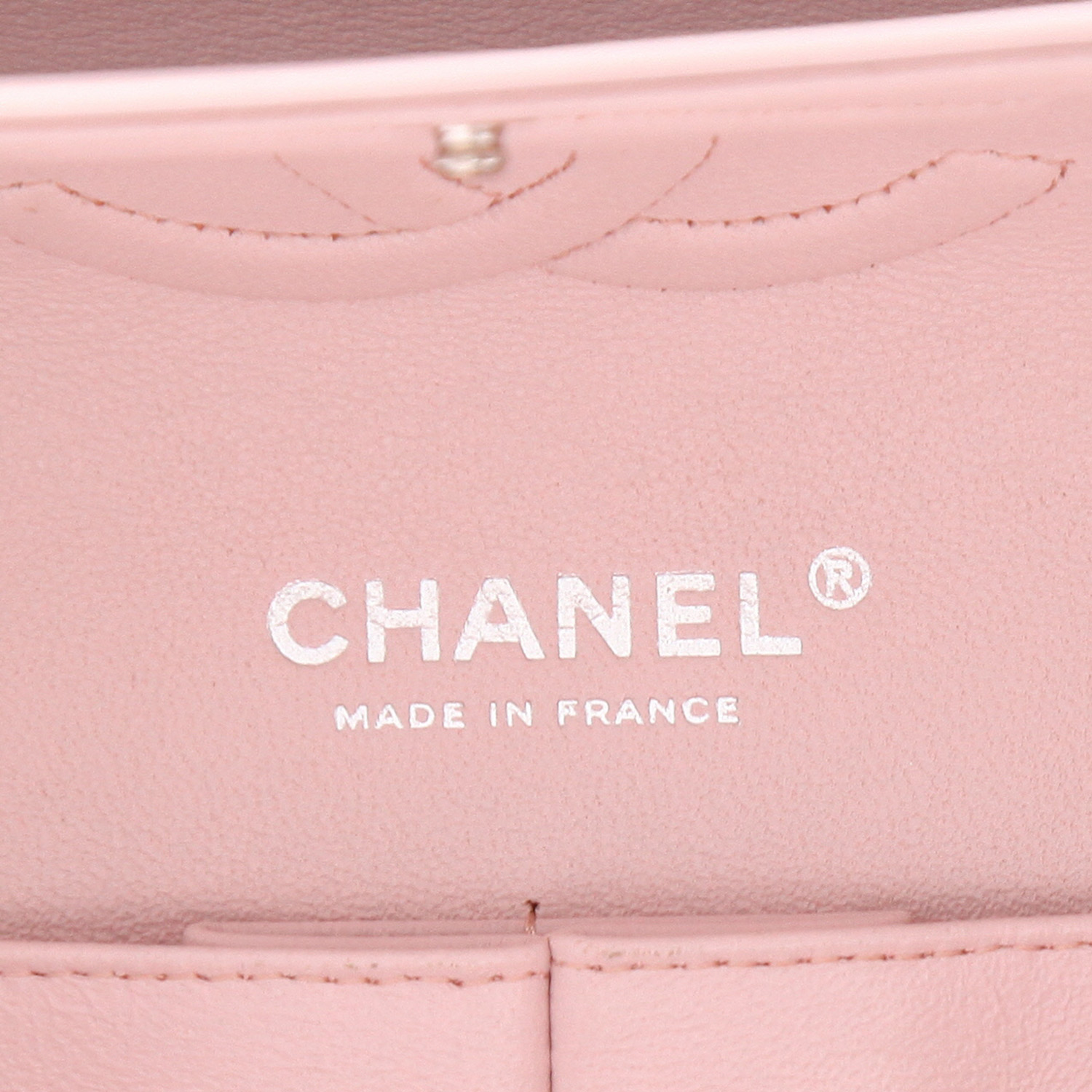 Bolso de mano Chanel  Timeless Classic en cuero acolchado rosa - Detail D2