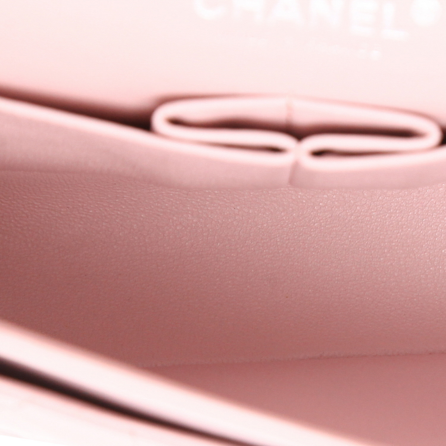 Bolso de mano Chanel  Timeless Classic en cuero acolchado rosa - Detail D3