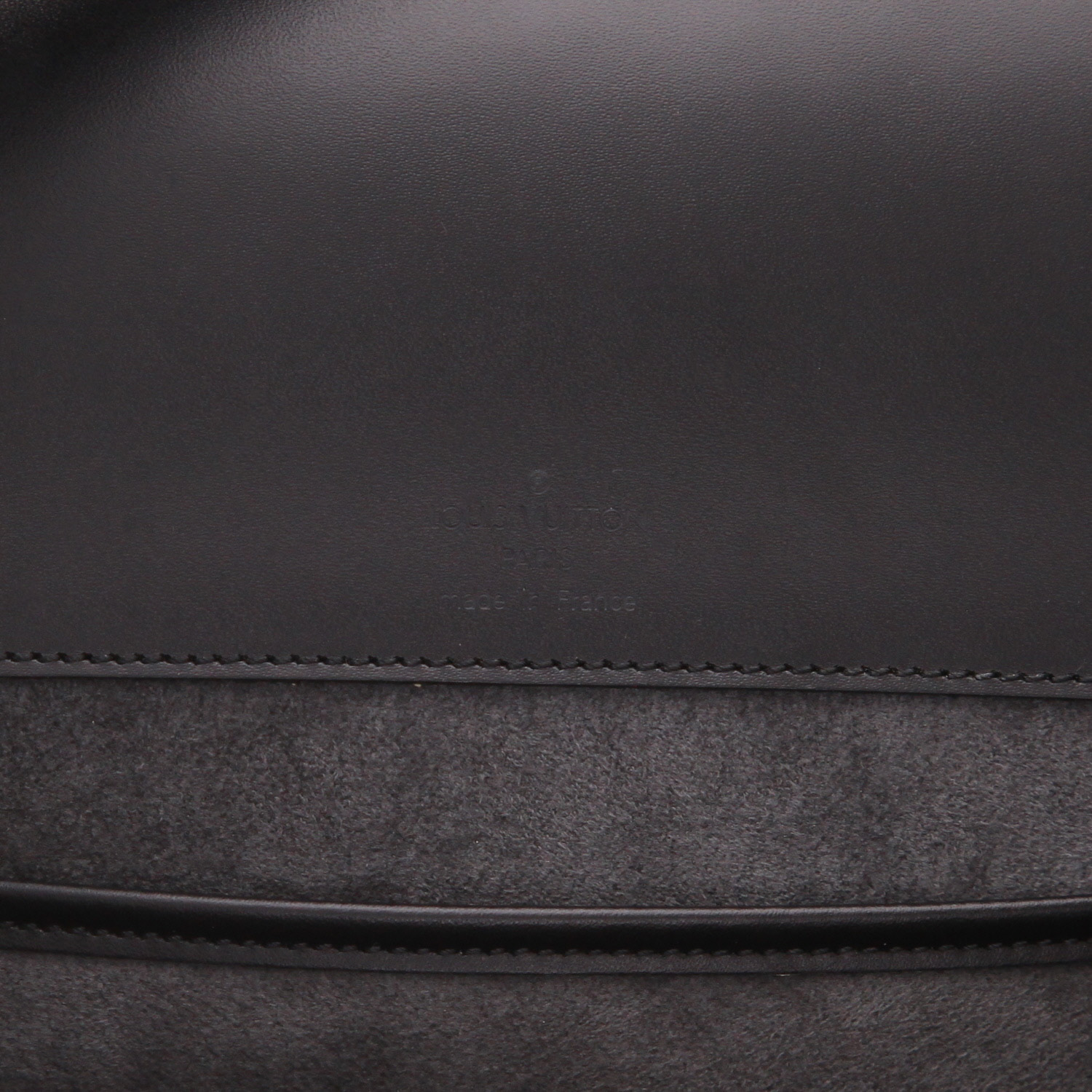 Louis Vuitton  Nocturne handbag  in black epi leather - Detail D2