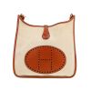 Bolso bandolera Hermès  Evelyne en cuero color oro y lona beige - 360 thumbnail