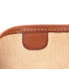 Bolso bandolera Hermès  Evelyne en cuero color oro y lona beige - Detail D2 thumbnail