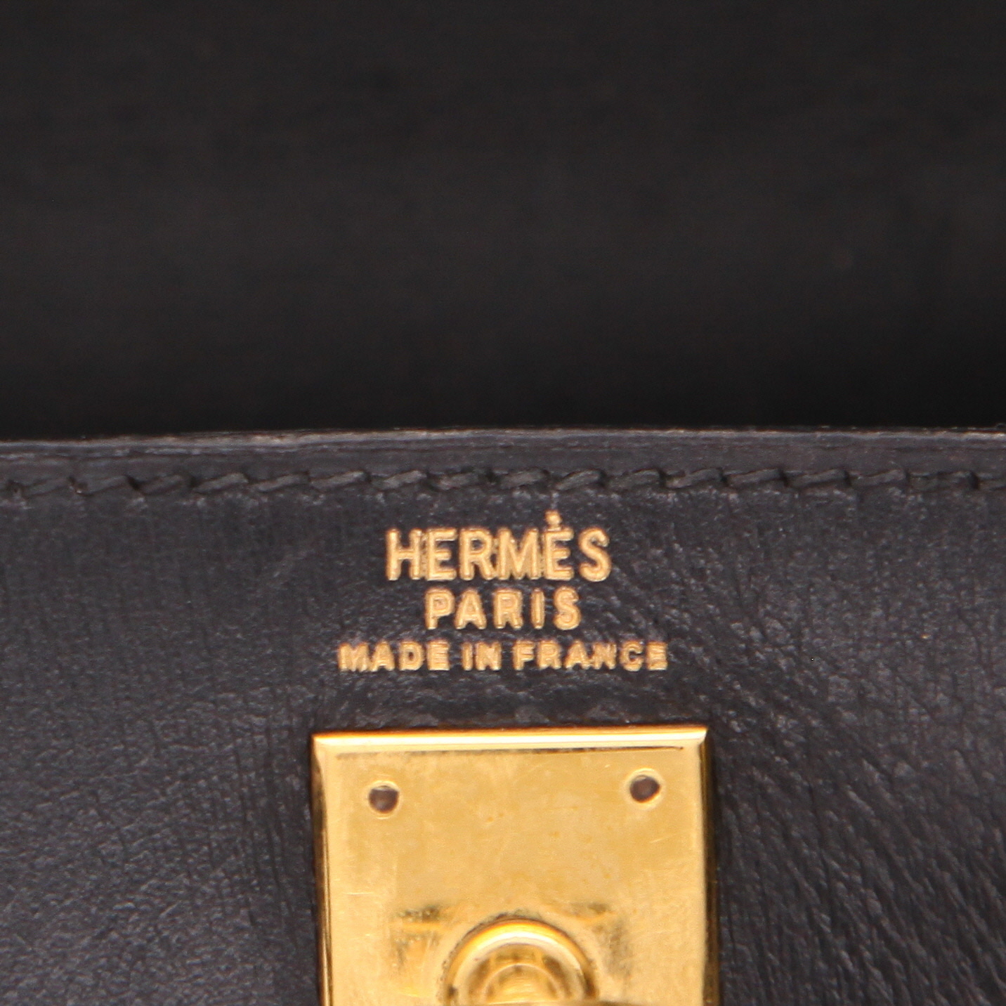 Hermès  Kelly 20 cm shoulder bag  in black box leather - Detail D2