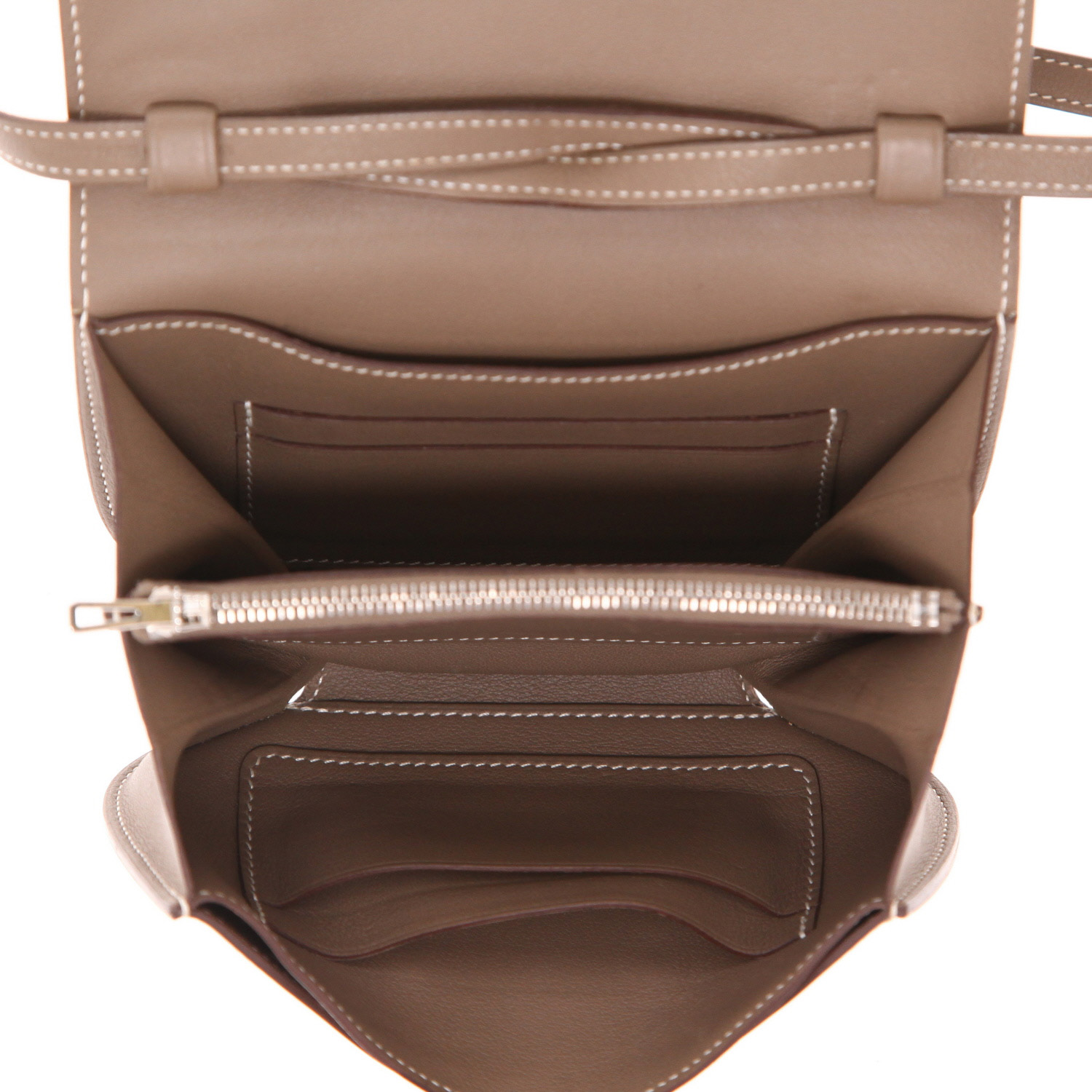 Bolso bandolera Hermès  Convoyeur en cuero swift marrón etoupe - Detail D3
