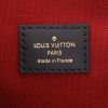 Mochila Louis Vuitton   en lona Monogram marrón y cuero granulado negro - Detail D2 thumbnail