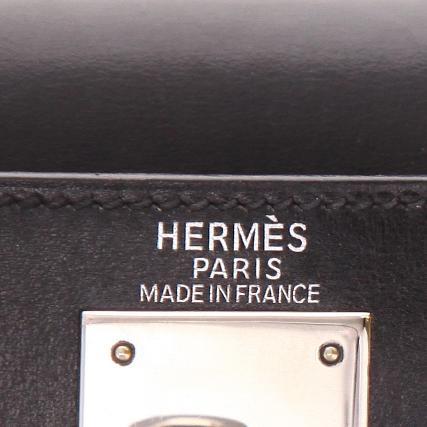 Sac à main Hermès  Kelly 28 cm en cuir box noir - Detail D2
