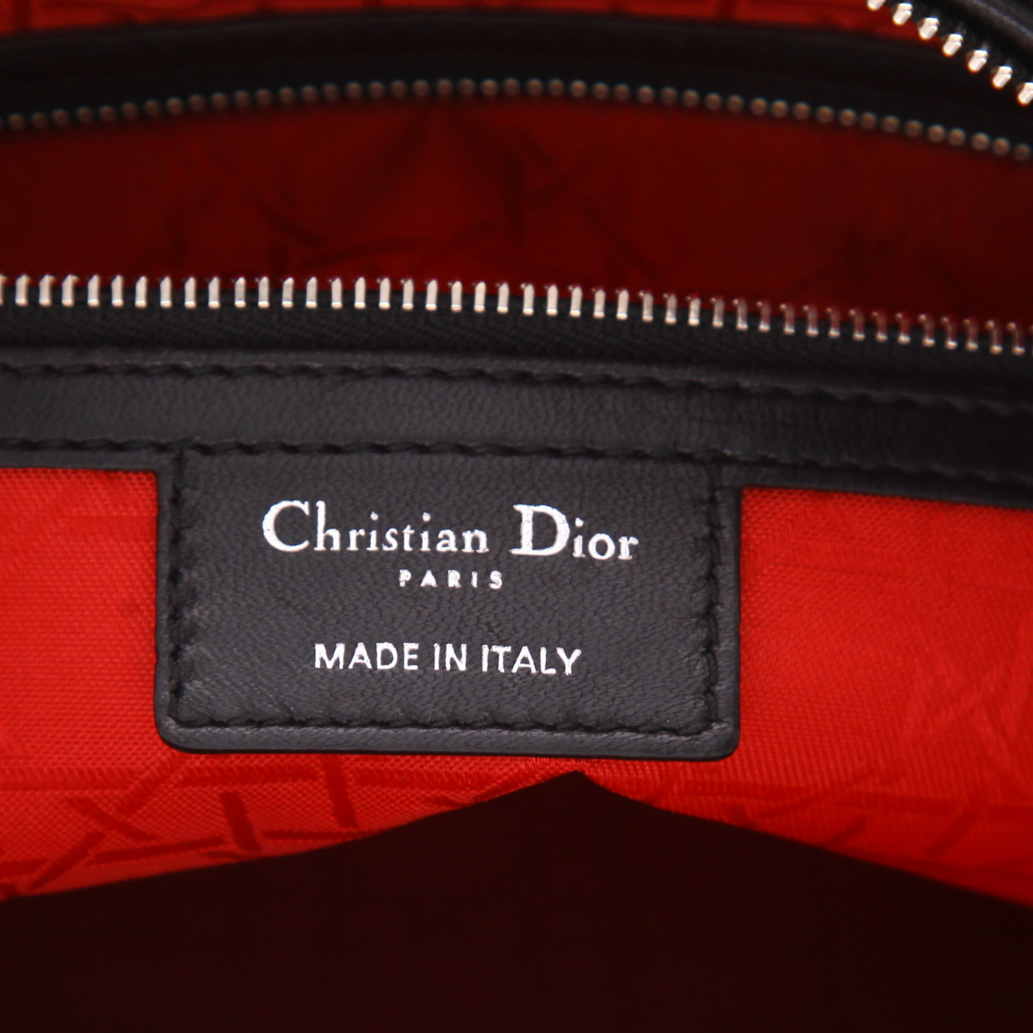 Sac à main Dior  Lady Dior en cuir cannage noir - Detail D2