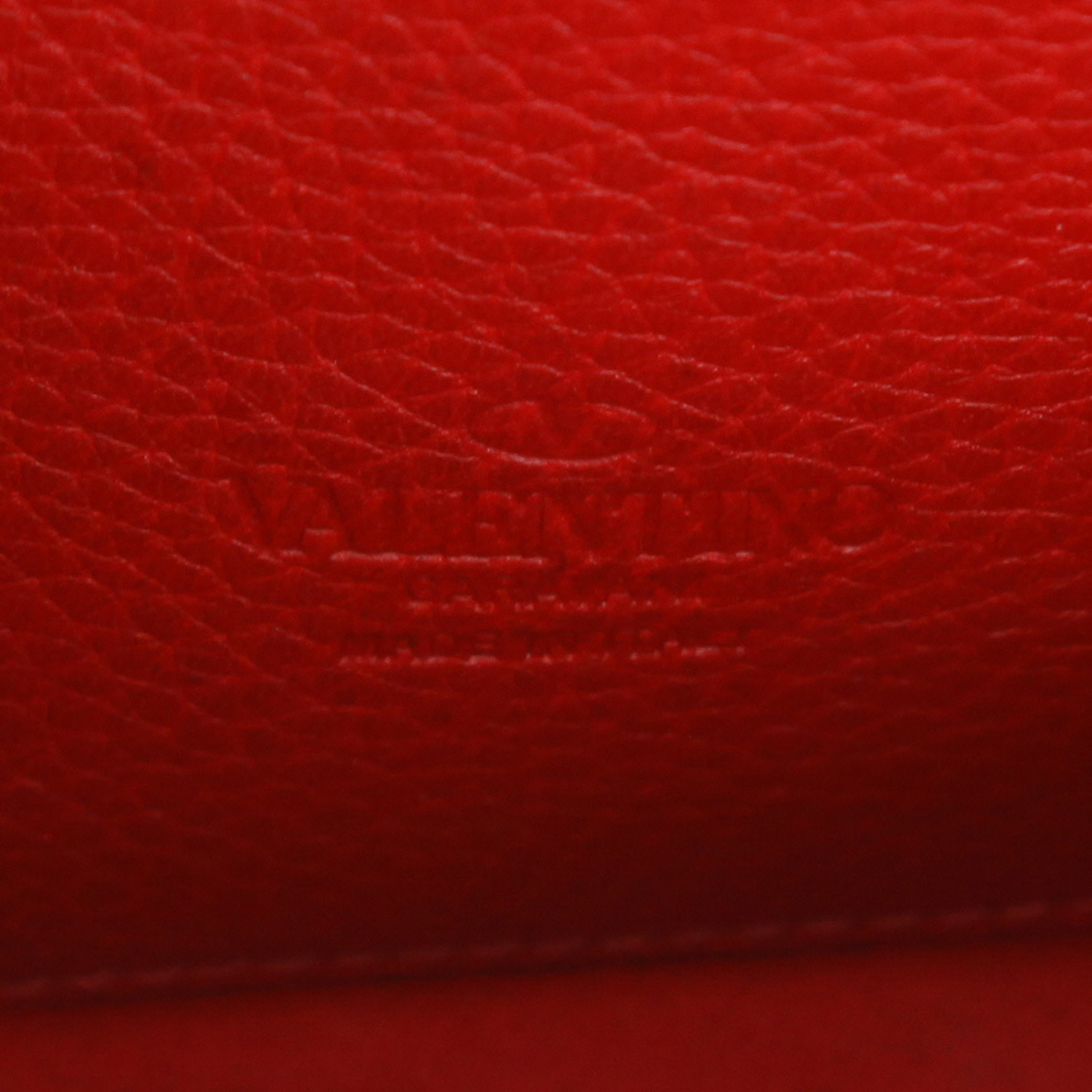 Valentino Garavani   shoulder bag  in red grained leather - Detail D2