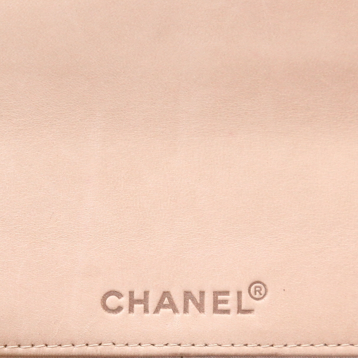 Chanel  Choco bar shoulder bag  in beige quilted canvas - Detail D2