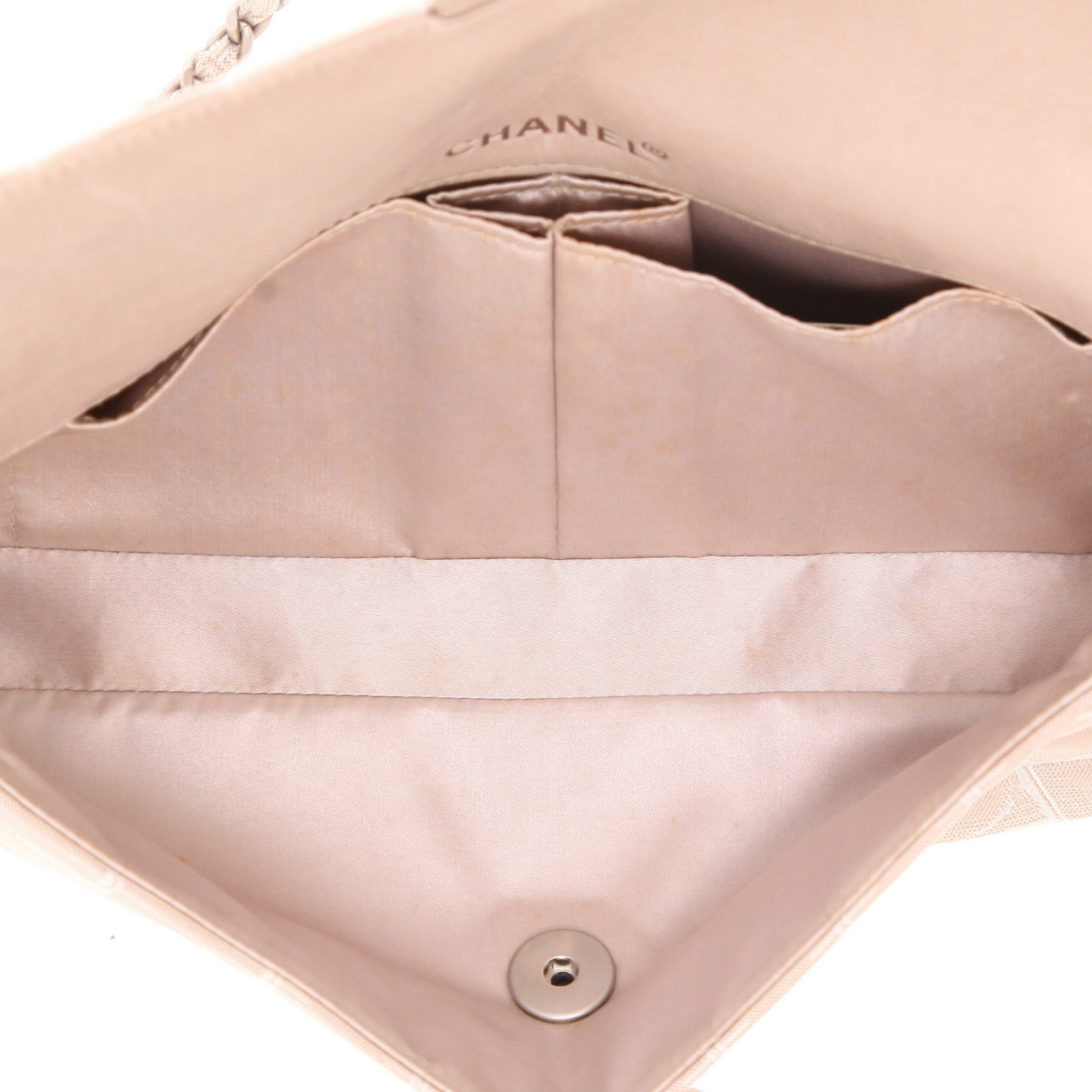 Sac bandoulière Chanel Choco bar en toile matelassée beige - Detail D3