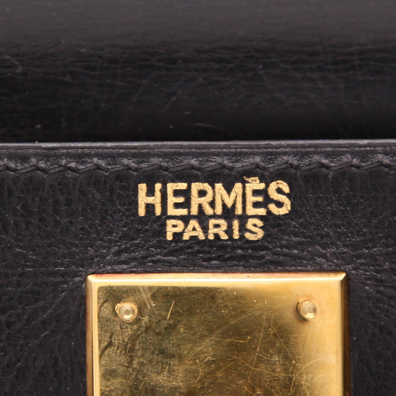 Bolso de mano Hermès  Kelly 28 cm en cuero box negro - Detail D2