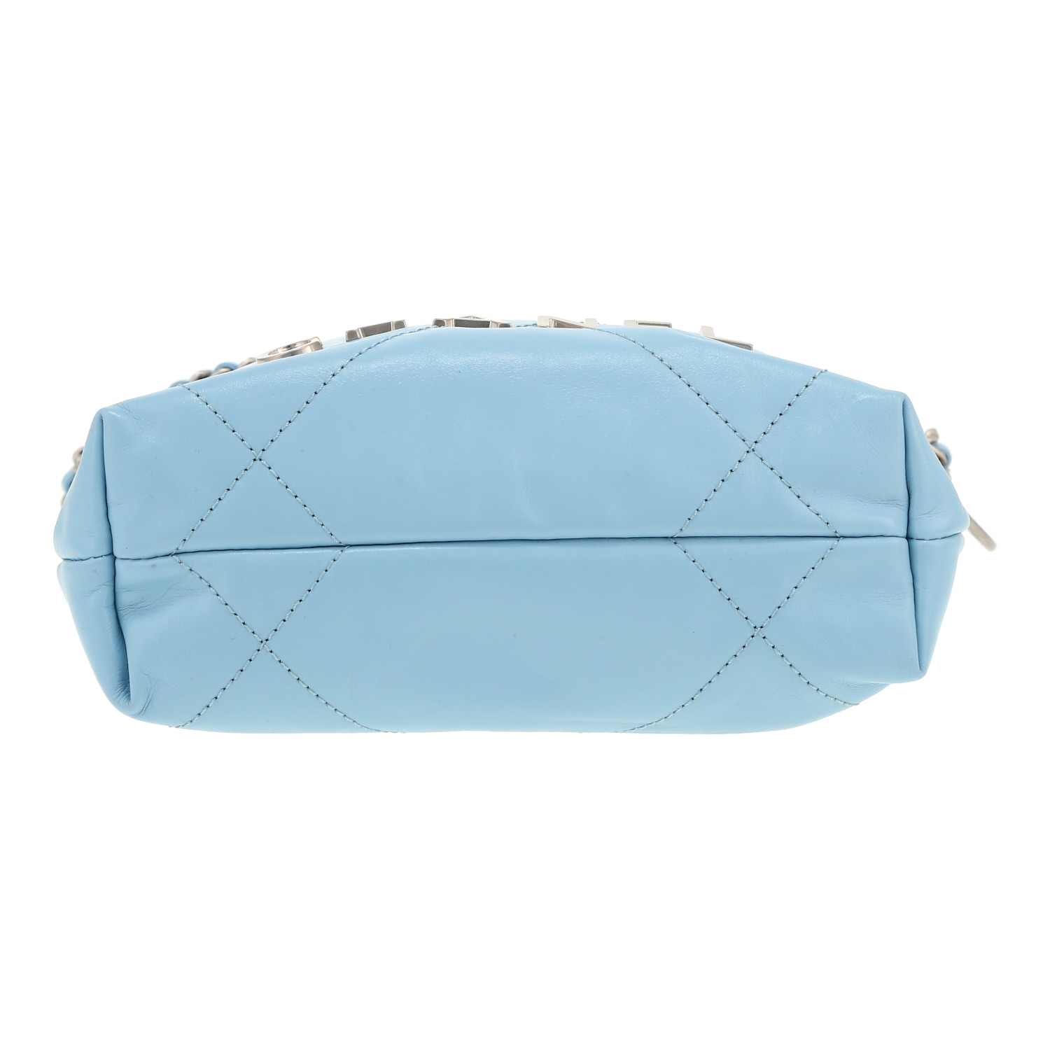 Chanel 22 small model shoulder bag in light blue quilted leather - Detail D1