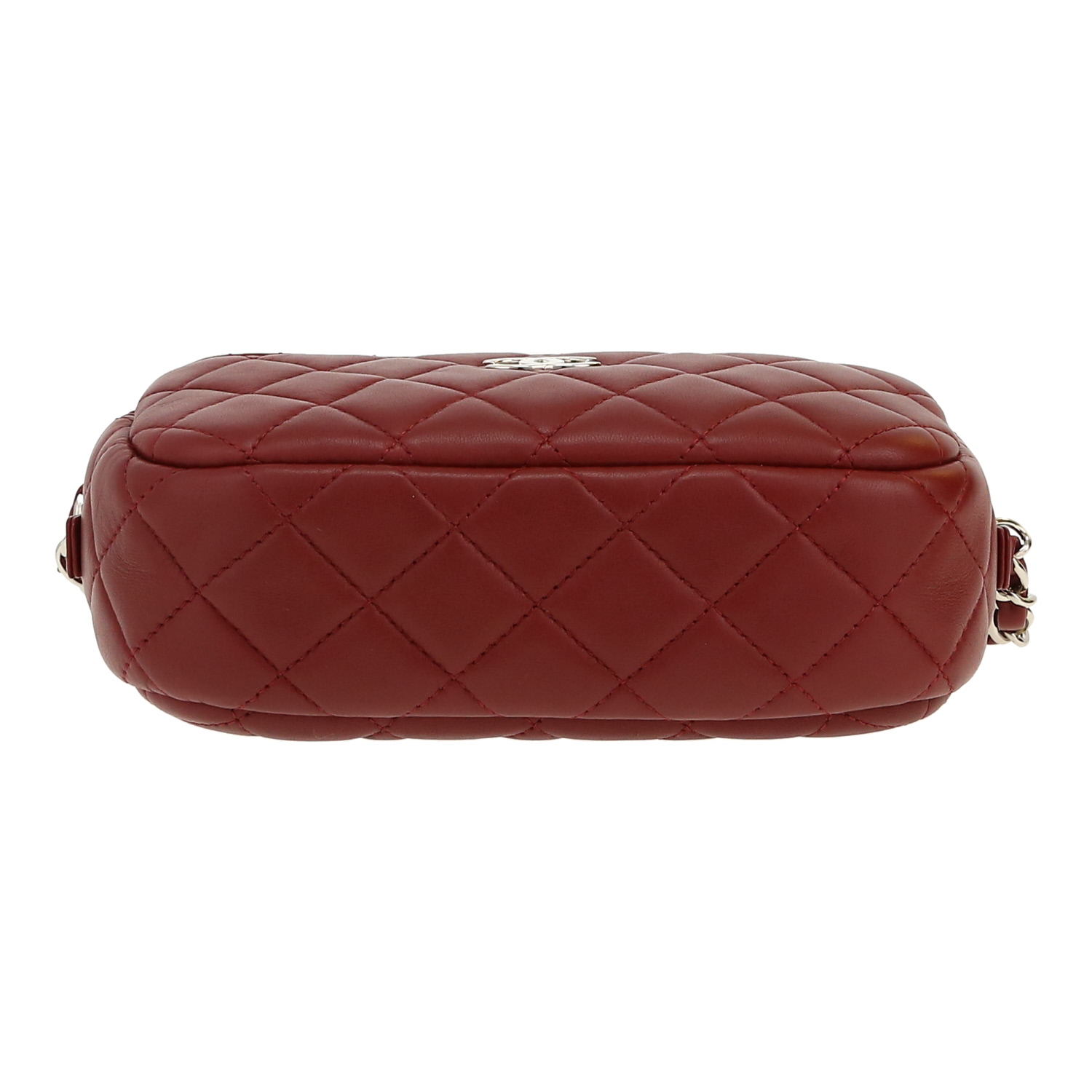 Chanel  Camera shoulder bag  in burgundy quilted leather - Detail D1