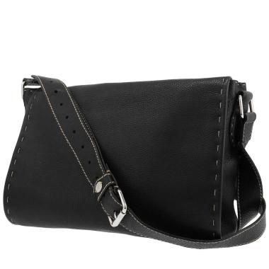 Fendi   shoulder bag  in black grained leather
