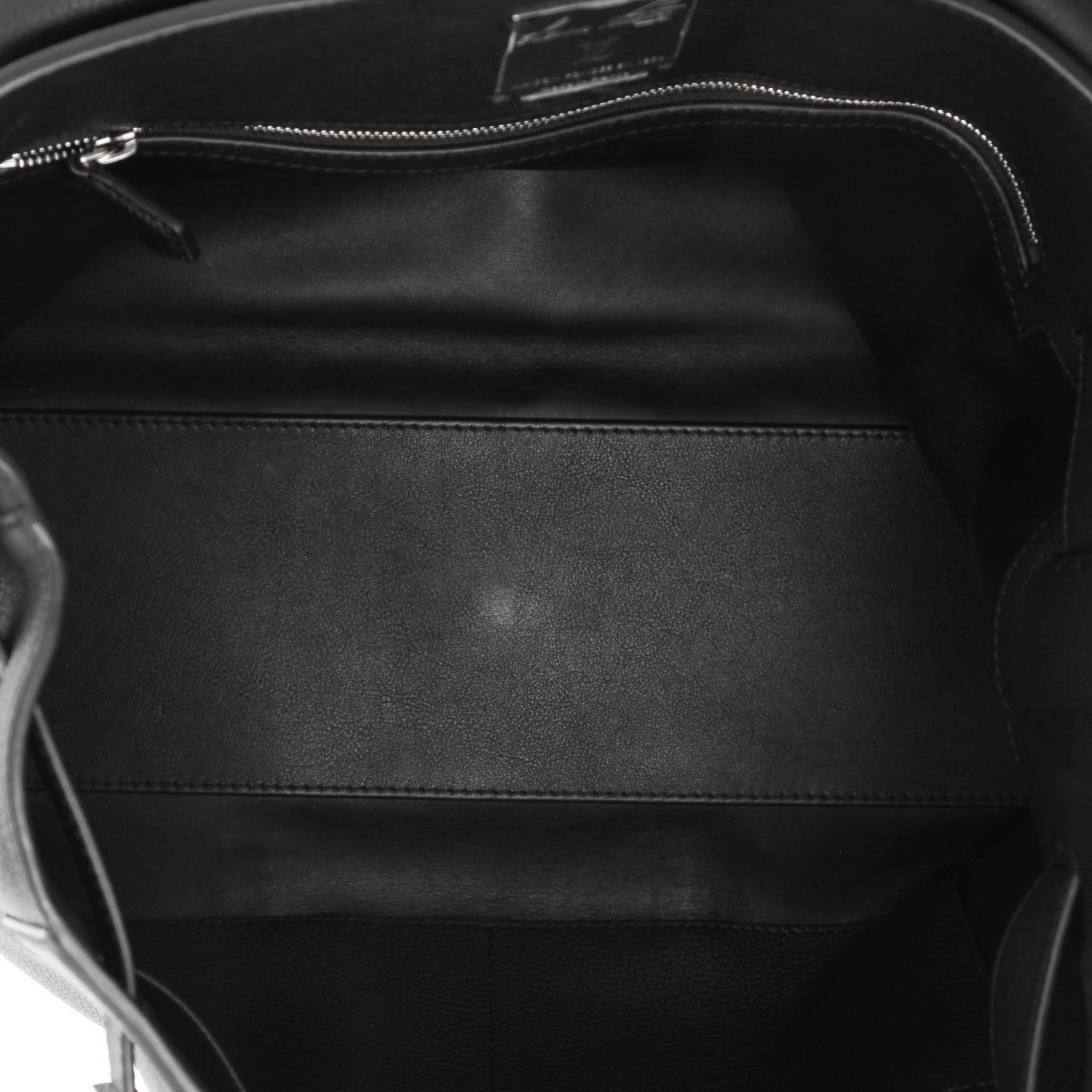 Bolso de mano Louis Vuitton  Georges modelo mediano  en cuero granulado negro - Detail D3