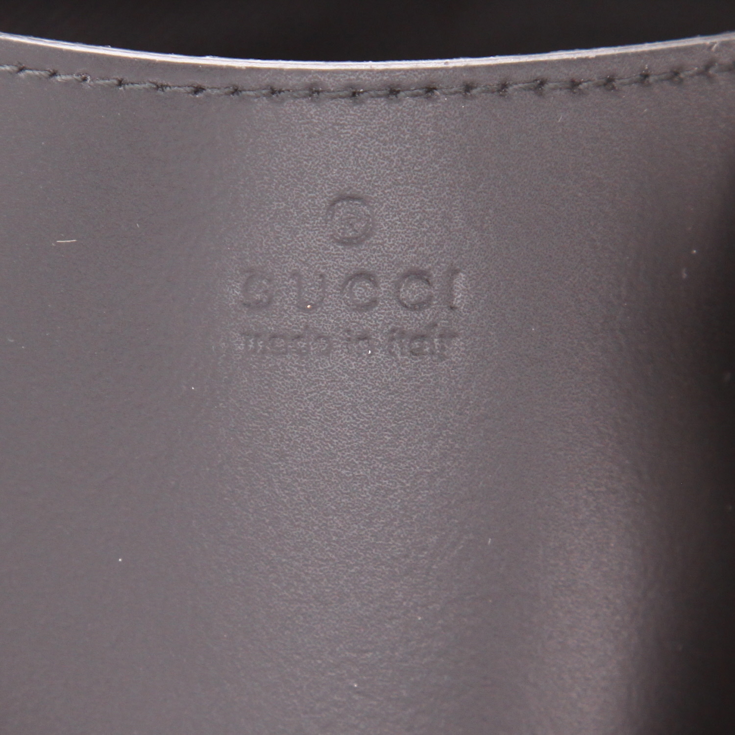 Bolso bandolera Gucci   en tejido "sûpreme GG" negro y cuero negro - Detail D2