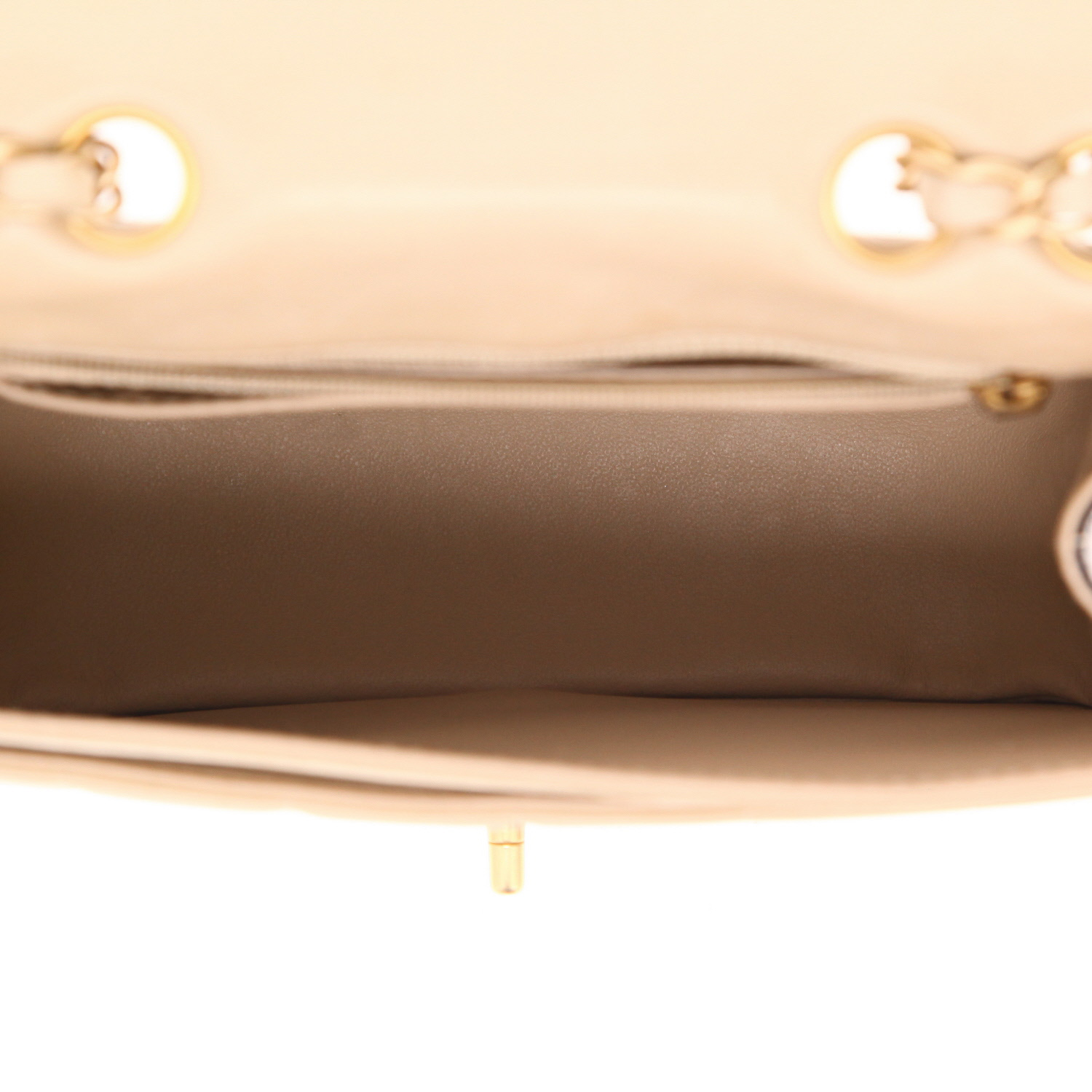 Chanel  Vintage handbag  in beige quilted leather  and black patent leather - Detail D3