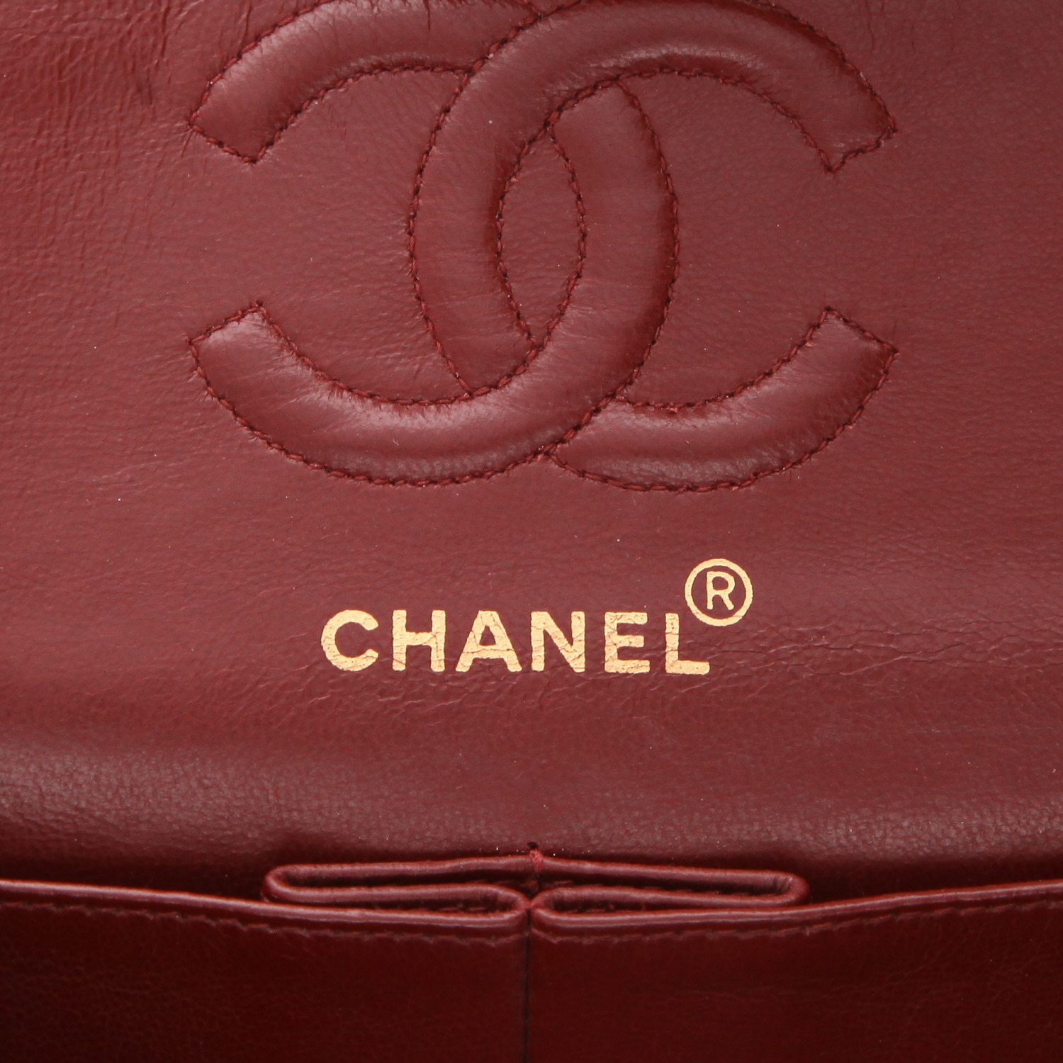 Chanel  Timeless Petit shoulder bag  in brown quilted leather - Detail D2