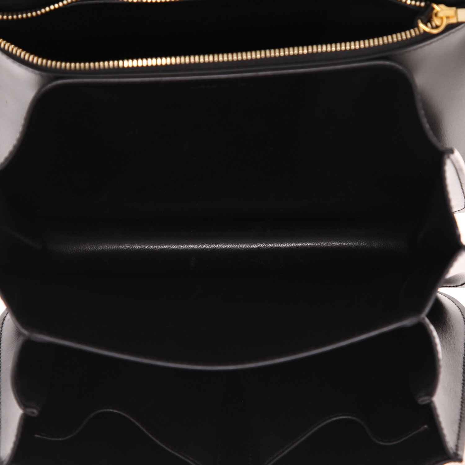 Celine  Classic Box medium model  shoulder bag  in black box leather - Detail D3