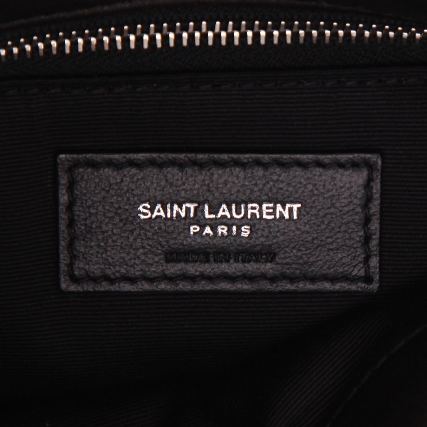 Bolso bandolera Saint Laurent  Puffer modelo pequeño  en cuero acolchado negro - Detail D2