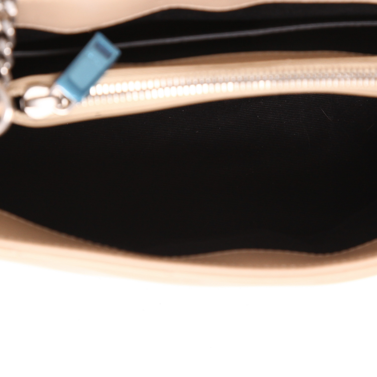 Sac bandoulière Saint Laurent  Loulou moyen modèle  en cuir matelassé chevrons beige - Detail D3