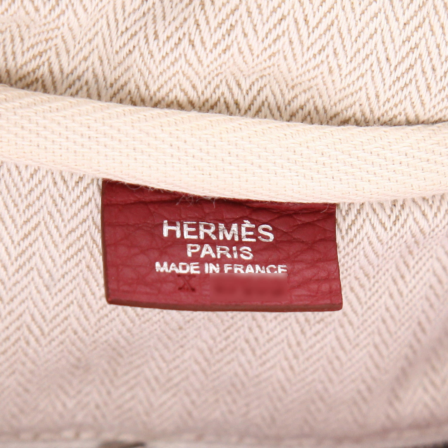 Bolso de mano Hermès  Victoria en cuero togo color burdeos - Detail D2