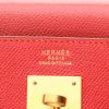 Bolso de mano Hermès  Kelly 32 cm en cuero Courchevel rojo - Detail D2 thumbnail