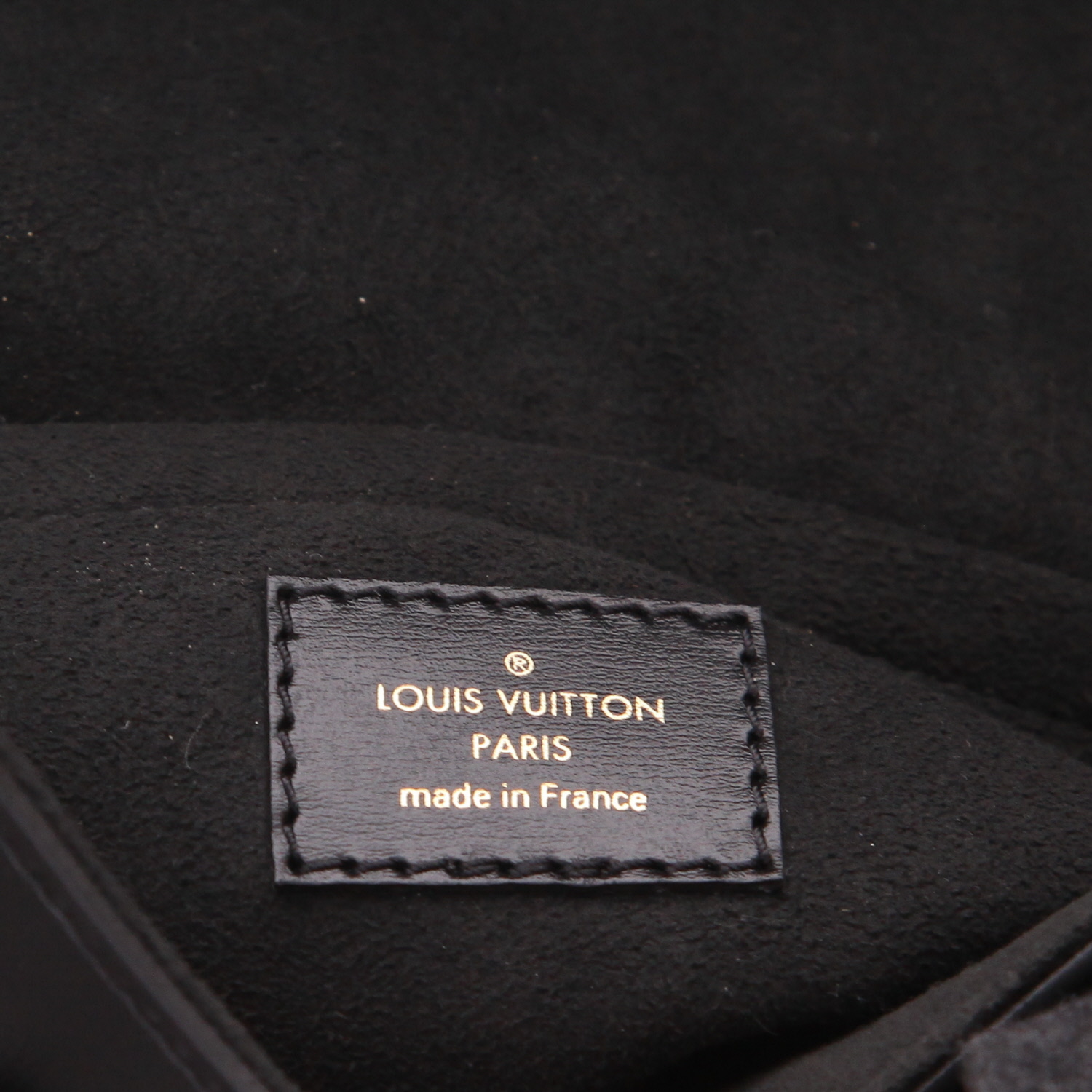 Sac bandoulière Louis Vuitton  Saumur Since 1854 en toile monogram noire et grise et cuir noir - Detail D2