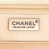 Bolso bandolera Chanel  Timeless Jumbo en cuero acolchado dorado - Detail D2 thumbnail