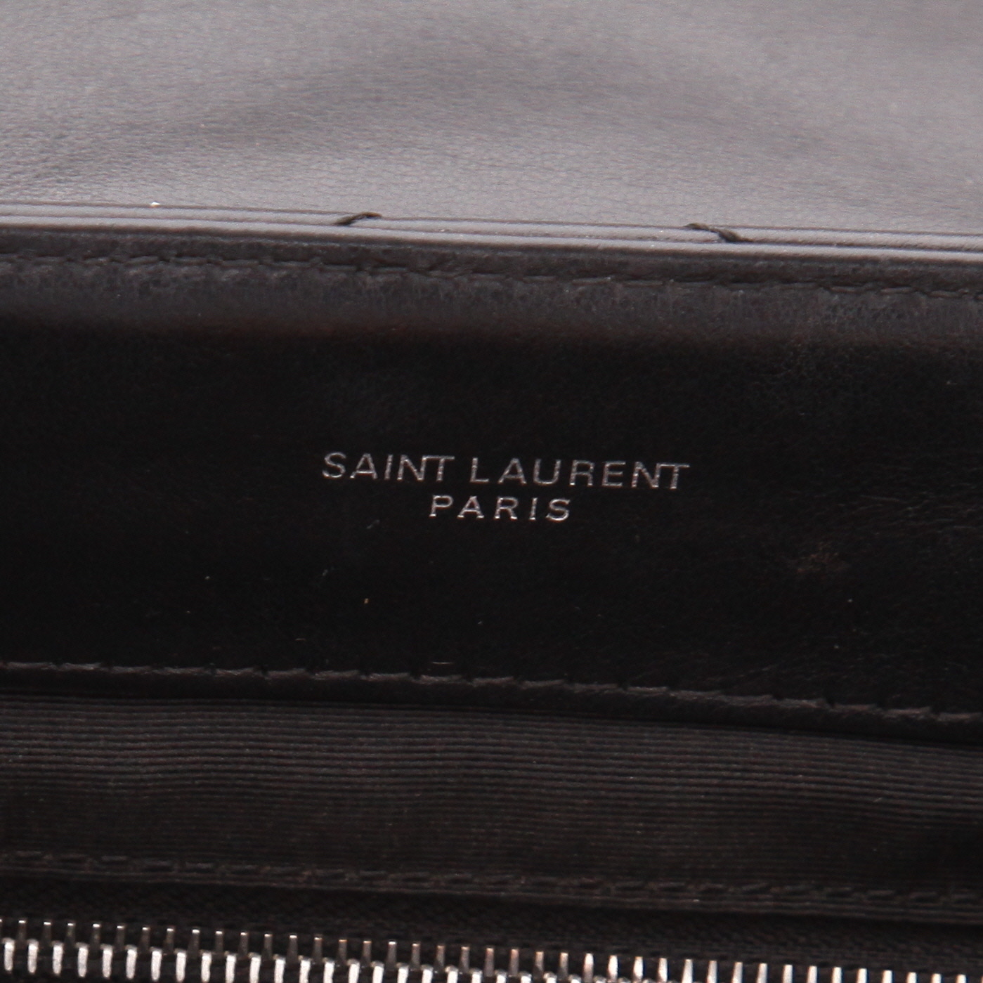 Saint Laurent  Loulou medium model  shoulder bag  in black chevron quilted leather - Detail D2