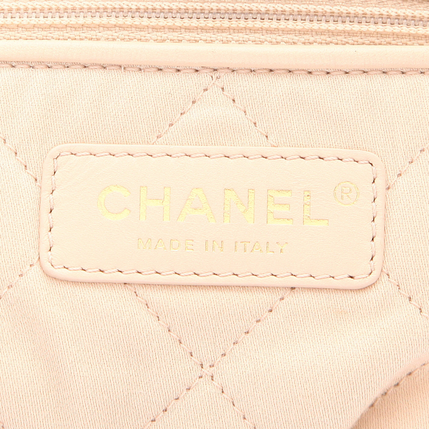 Chanel  22 backpack  in white leather - Detail D2