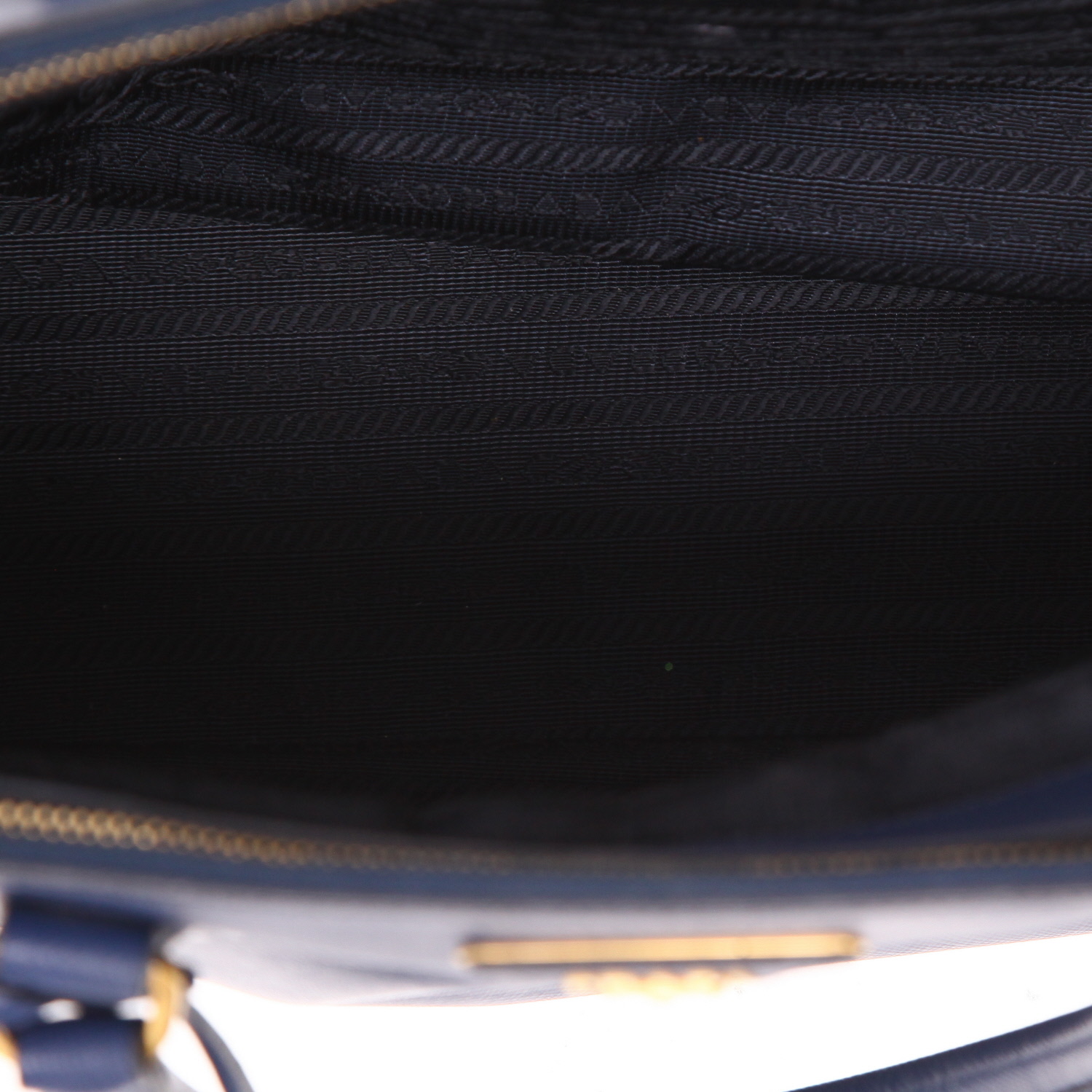 Bolso de mano Prada  Galleria en cuero saffiano azul - Detail D3