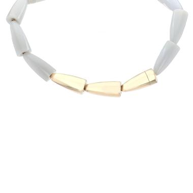Vhernier Calla necklace in yellow gold and chalcedony