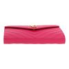 Borsa a tracolla Saint Laurent  Enveloppe in pelle martellata rosa - Detail D1 thumbnail