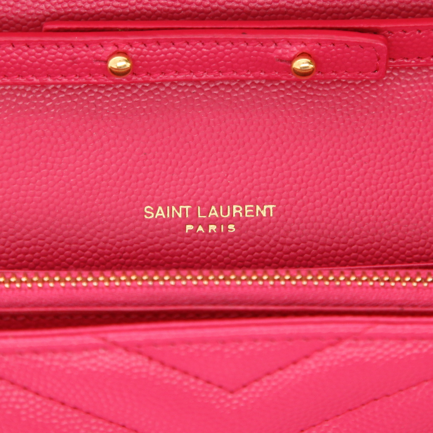 Sac bandoulière Saint Laurent  Enveloppe en cuir grainé rose - Detail D3